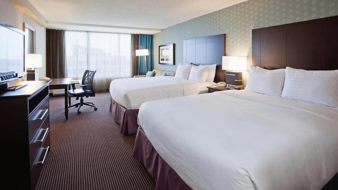 Hotel Doubletree By Hilton Pointe Claire Montreal Airport West Esterno foto