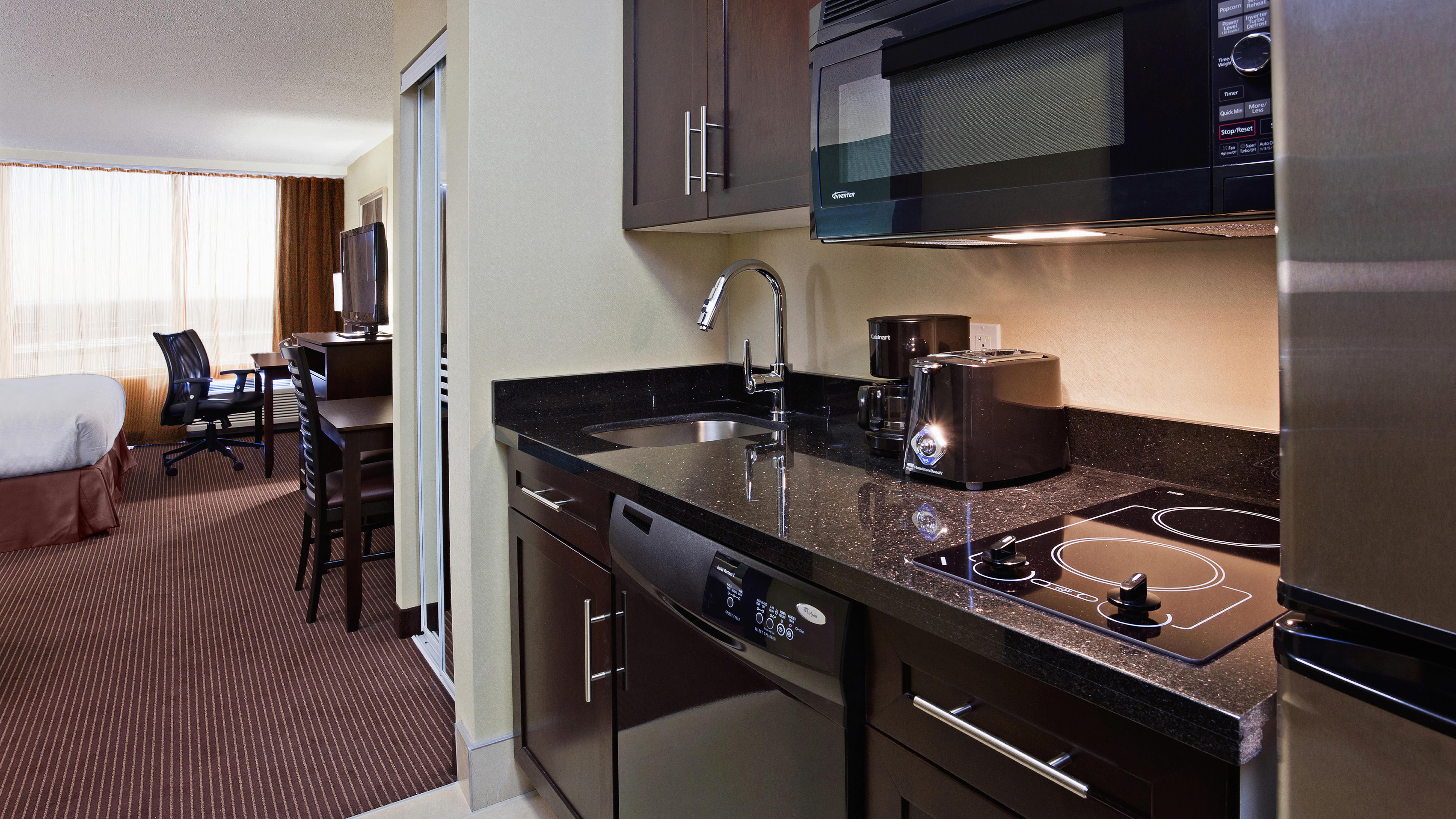 Hotel Doubletree By Hilton Pointe Claire Montreal Airport West Esterno foto