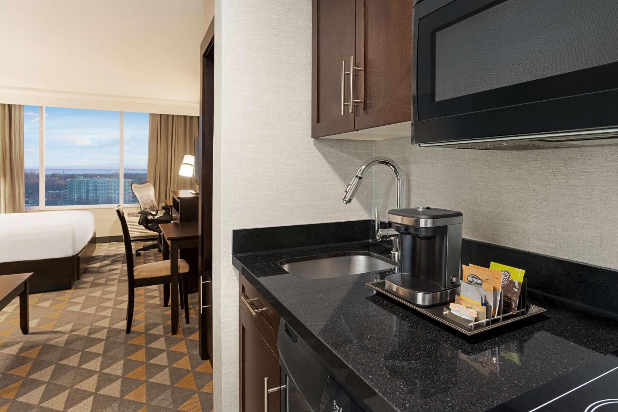 Hotel Doubletree By Hilton Pointe Claire Montreal Airport West Esterno foto