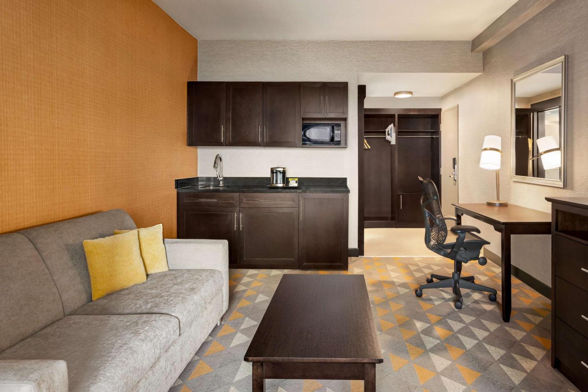 Hotel Doubletree By Hilton Pointe Claire Montreal Airport West Esterno foto