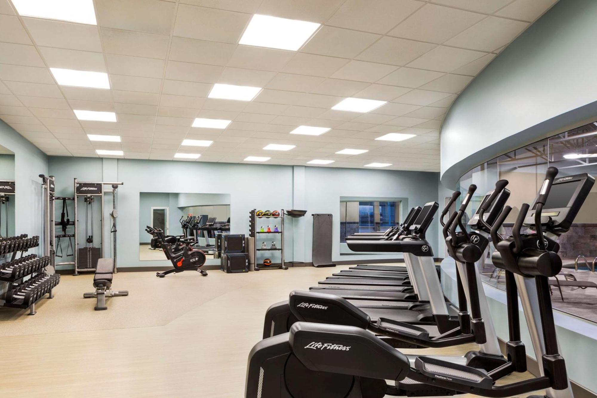 Hotel Doubletree By Hilton Pointe Claire Montreal Airport West Esterno foto