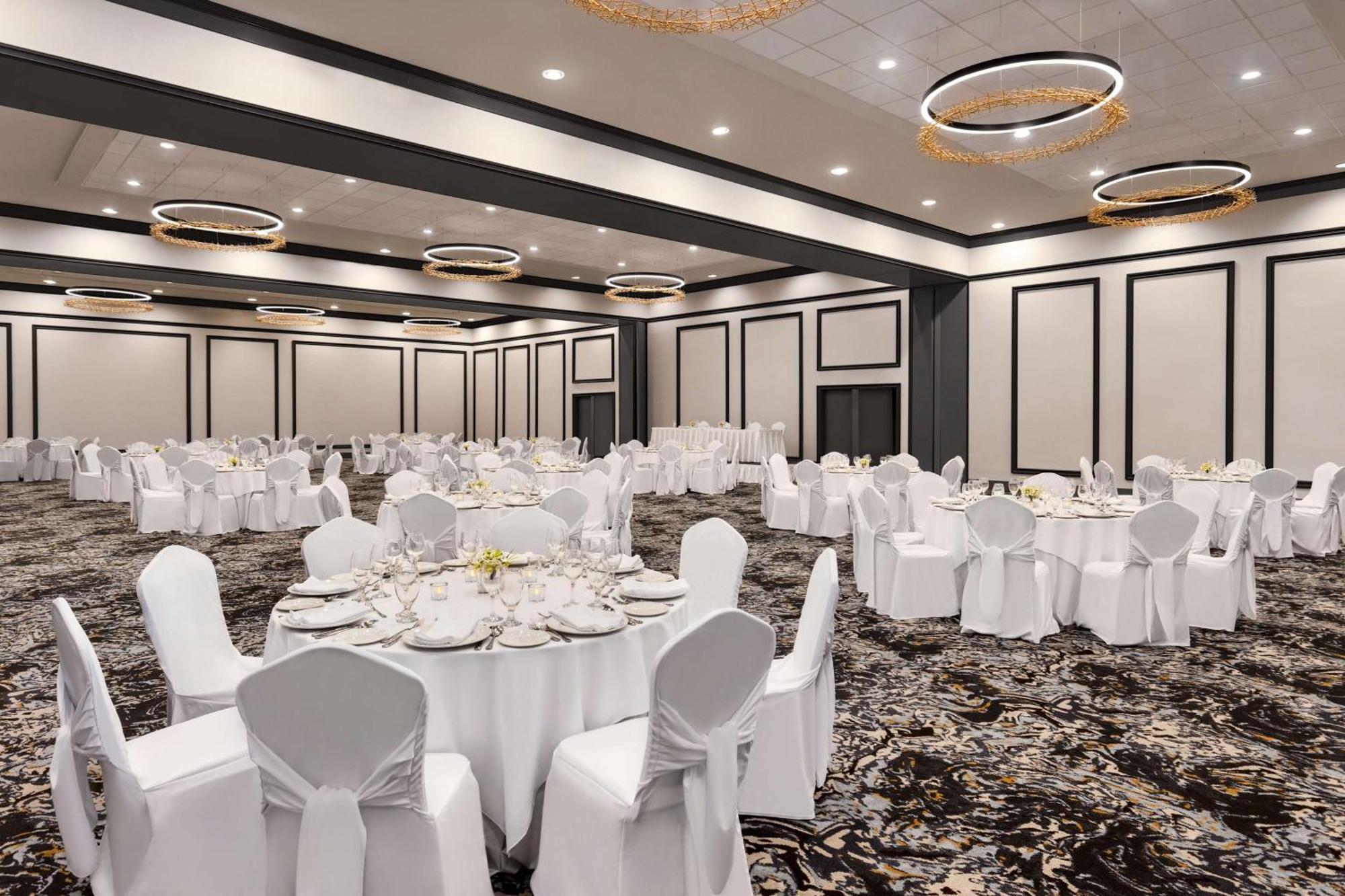 Hotel Doubletree By Hilton Pointe Claire Montreal Airport West Esterno foto