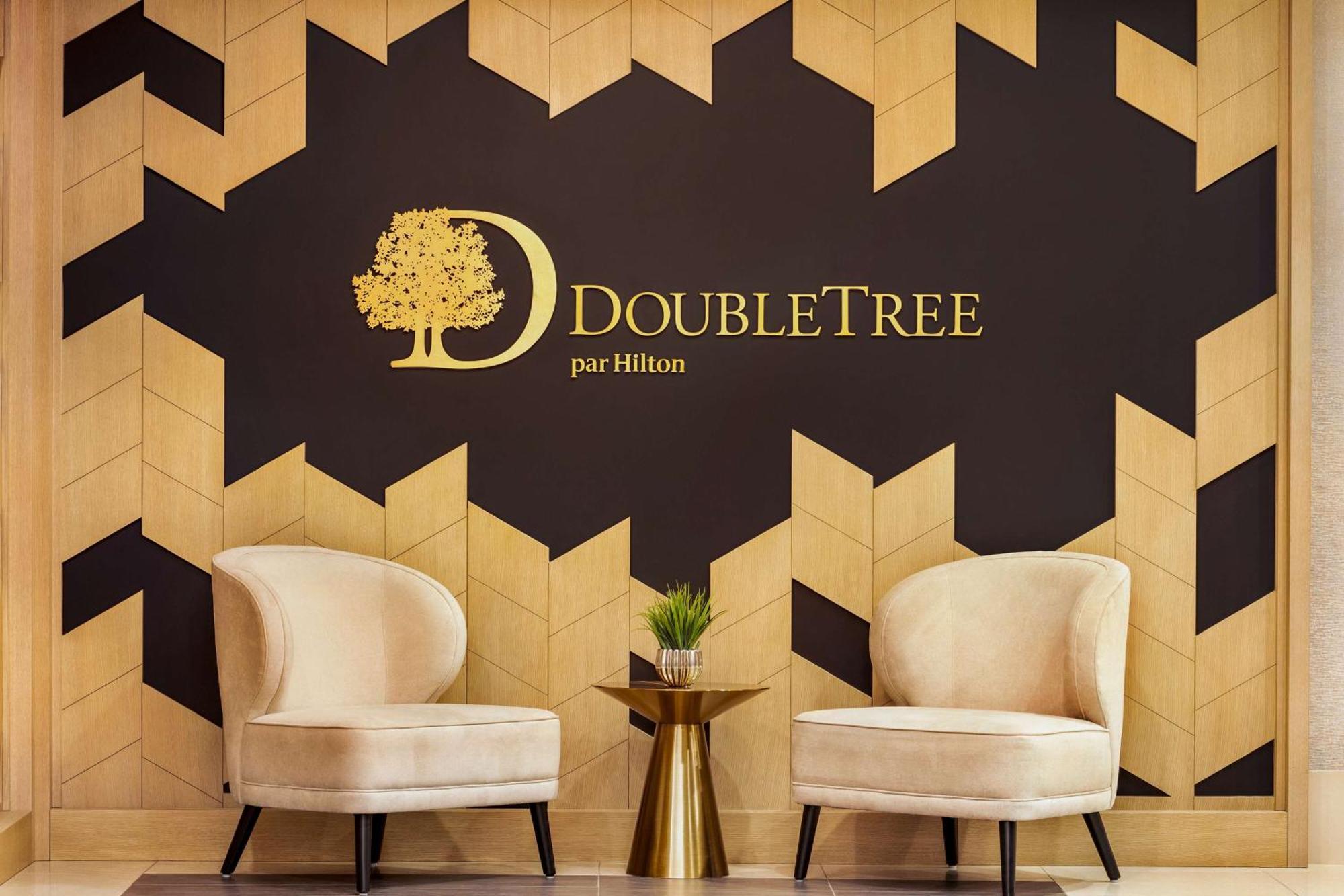 Hotel Doubletree By Hilton Pointe Claire Montreal Airport West Esterno foto